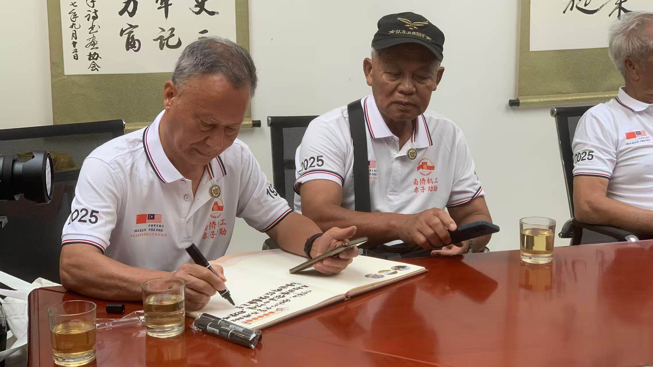 現(xiàn)場交流及捐贈活動宋海燕攝